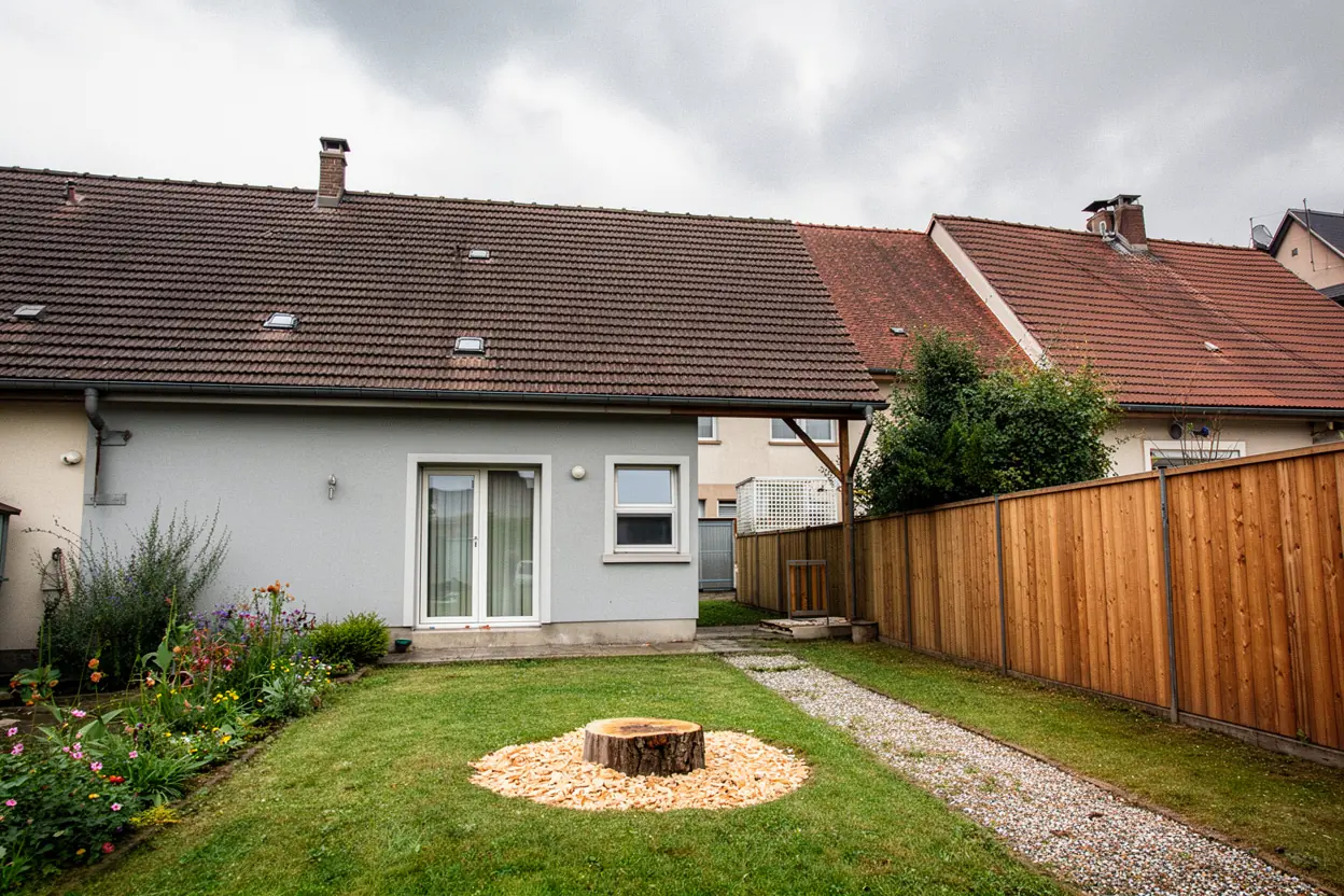 Jardin dégagé après abattage du conifère à Colmar